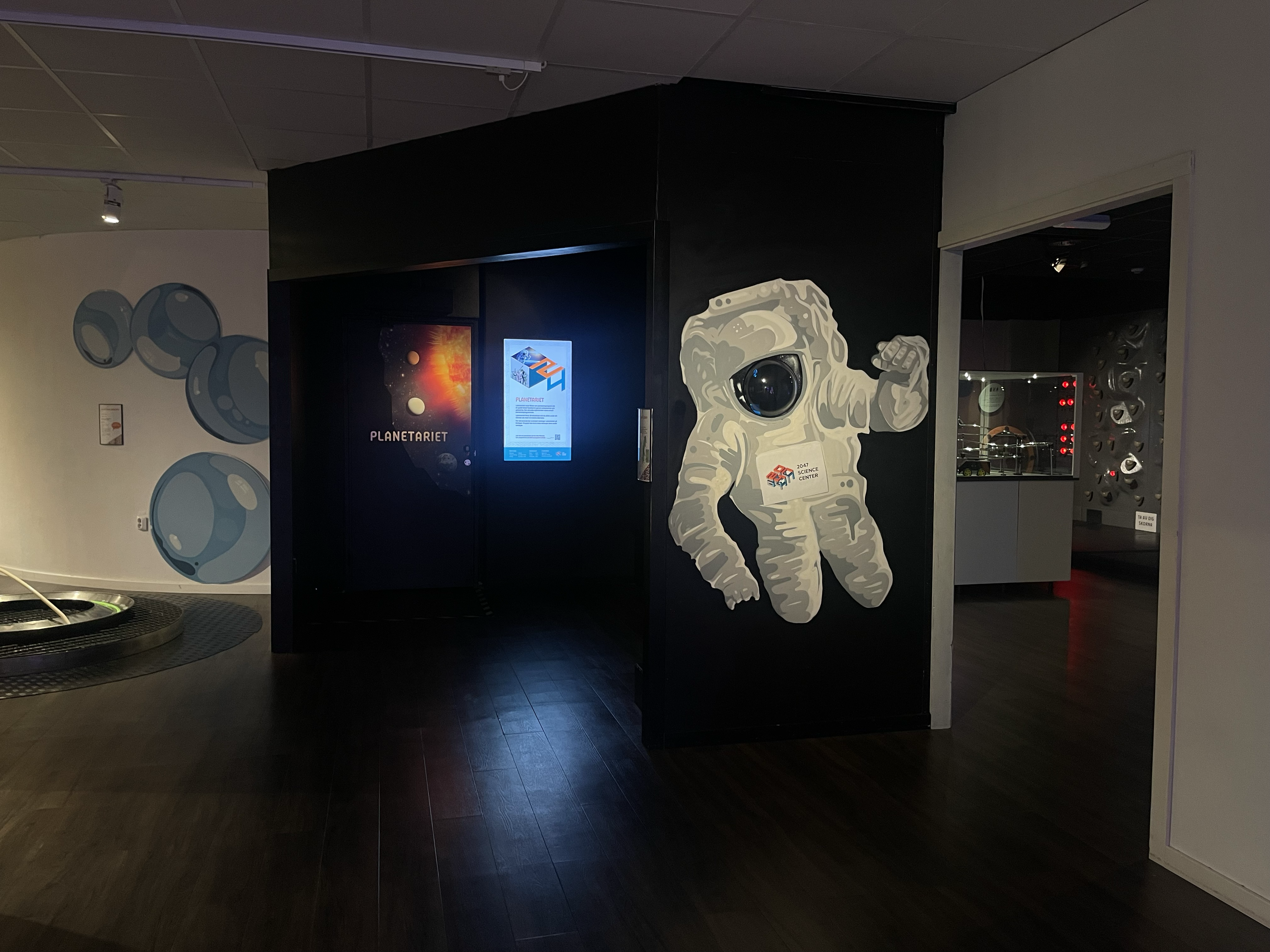 Utställningar på 2047 Science Center